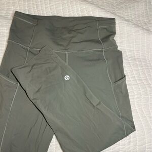 Lululemon 6 capri green leggings
